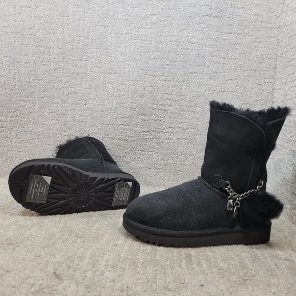 UGG Classic Mini Women's Size US 5 Black Sheepskin Chain Logo Strap Boots NEW - Picture 3 of 10